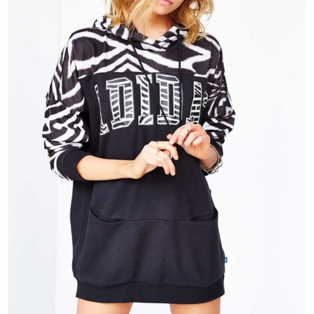 OVERSIZED ADIDAS ZEBRA PULLOVER HOODIE W/POCKETS